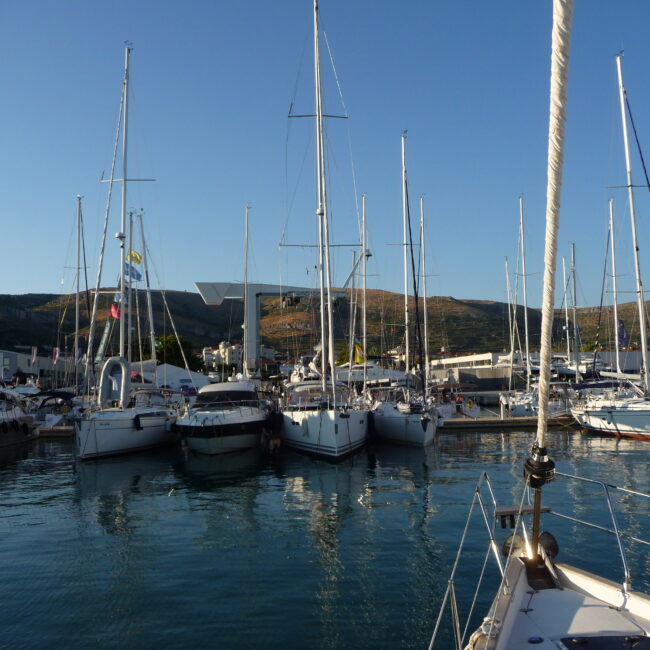 Kroatien, Dalmatien, adriatisches Meer, Insel, Segelboot, Hafen, Abendstimmung,, der Reisekoffer, reisen
